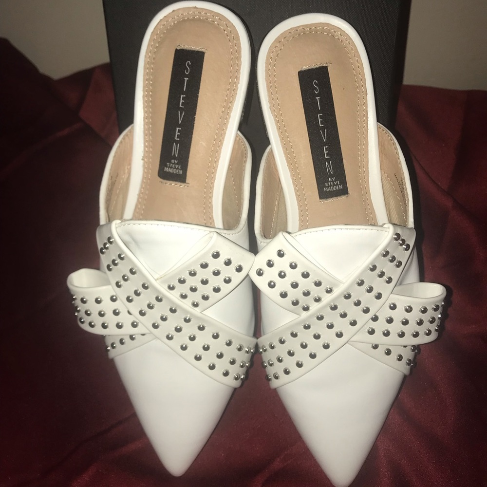 Leather Bow-Tie Flats 🤍